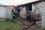 Yangına uykuda yakalanan 22 kişilik aile kurtarıldı