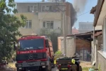 Yangında balkonda mahsur kalan yaşlı kadın kurtarıldı