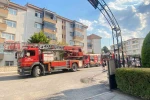 Yangında duygulandıran kurtarma: Anne kedi ve 2 yavrusu hayata döndürüldü