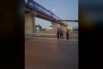 Yarı çıplak şahıs üst geçitte asılı bulundu