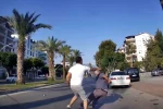 Yaşlı adamın yere düştüğü yumruklu trafik kavgasının yeni görüntüleri ortaya çıktı