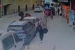 Yaya geçidinde karşıya geçen kadın, motosikletin çarpmasıyla yaralandı
