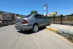 Yayaya çarpan sürücü otomobilini bırakıp kaçtı