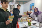 Yazar öğretmen kitap fuarında öğrencilerle buluştu