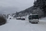 Yedigöller Milli Parkı yolu buzlanma nedeniyle ulaşıma kapatıldı