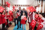 Yeni döneme ay-yıldızlı bayrakla başladılar