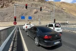 Yeni Köprü’de yaşanan trafik kazalarına çözüm: Trafik ışıkları yerleştirildi