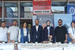 Yeni öğrencileri rektör karşıladı