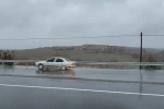 Yeni yapılan yolda yaşanan çökme kazalara daveti çıkarıyor