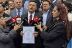 Yeniden CHP İstanbul İl Başkanı seçilen Özgür Çelik mazbatasını aldı 