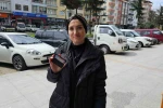 Yerde değil yüksekte arayınca cüzdanını buldu