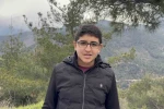 Yıpranan bayrağı fark eden öğrenci, yenisiyle değiştirdi