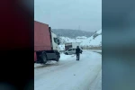 Yoğun kar nedeniyle Niksar-Erbaa kara yolunda trafik durma noktasına geldi