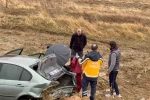 Yoldan çıkan lüks araç şarampole devrildi: 3 yaralı