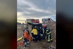 Yoldan çıkan otomobil tarlaya uçtu; 2 yaralı