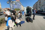 Yolun karşı tarafına geçmeye çalışan kadına motosiklet çarptı: 2 yaralı