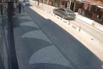 Yolun karşısına geçen engelli yayaya otomobil çarptı