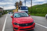 Yolun karşısına geçerken otomobilin çarptığı yaya ağır yaralandı