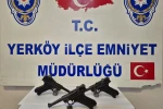 Yozgat’ta 2 şüphelinin üzerinde asırlık 3 tabanca ele geçirildi