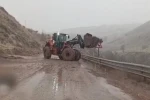 Yüksekova-Van kara yolunda heyelan meydana geldi