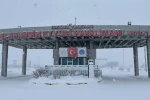Yüksekova’da kar yağışı ve sis ulaşımı aksatıyor
