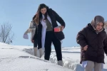Yüksekova’da sağlık ordusu zorlu coğrafyaya meydan okuyor: 1,5 metrelik karı aşarak vatandaşlara şifa dağıttılar 