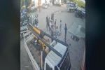 Yumruk, tokat ve tekmelerin havada uçuştuğu kavga kamerada