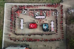 Yunus Emre MTAL’de öğrenciler 103 Türk bayrağı açarak Cumhuriyeti selamladı