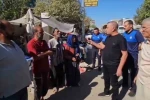 Zabıta müdürü pazarcı esnafını sıraya dizip azarladı