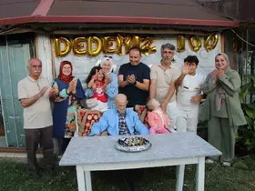 100 yaşına giren Ali dedeye doğum günü kutlaması
