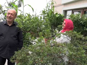 102 saksıyla köy hayatını apartman balkonuna taşıdılar
