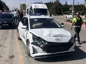 14 yaşında direksiyon başına geçti, ehliyet sınavındaki araçla çarpıştı: 4 yaralı
