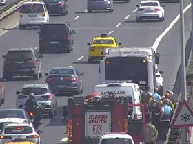 15 Temmuz Şehitler Köprüsü’nde metrobüs ile motosiklet kazaya karıştı: 1 yaralı
