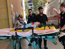 2 yaşındaki çocuk 3. kattan beton zemine düştü
