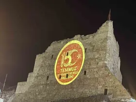 3 bin yıllık Birecik Kalesi’nde 15 Temmuz’a özel ışık gösterisi
