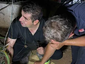 30 metrelik sondaj kuyusuna düşen yavru kedi itfaiyenin 5 saatlik film gibi operasyonu ile kurtarıldı
