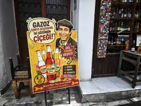 330 çeşit gazoz bulunan dükkan
