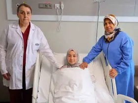 35 santimetrelik kist, genç hastanın doğurganlığı korunarak çıkarıldı
