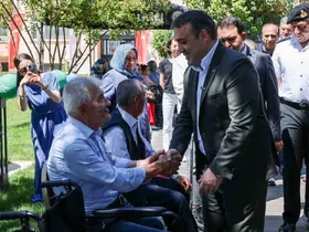 5 ton plastik kapak, 17 tekerlekli sandalyeye dönüştü
