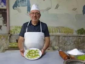 5 yaşında başladı, 63 yıldır katmer açıyor
