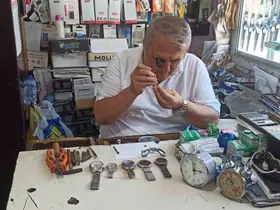 52 yıllık saat tamircisi teknolojiye direniyor
