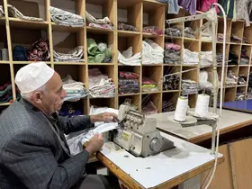 72 yaşında oğlundan devraldığı mesleği iğne ve iplikle sürdürüyor
