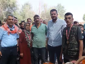 8 asırlık geleneğin şampiyon ödülünü hasta çocuğa bağışladı
