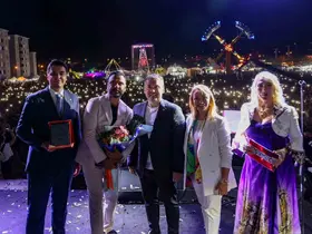 9 bin 600 nüfuslu ilçede düzenlenen Alişan konserini 25 bin kişi izledi
