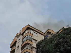 9 katlı binanın çatısında çıkan yangın söndürüldü
