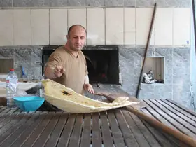 Adana’da 40 derece sıcaklarda fırıncıların zorlu ekmek mesaisi

