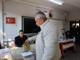 Adana’da bir mahallede seçim heyecanı
