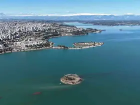 Adana’da gölde su seviyesi yükseldi, Sevgi Adası yolu kayboldu
