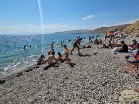 Adilcevaz plajları tıklım tıklım
