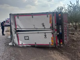 Adıyaman’da kamyon devrildi: 1 yaralı
